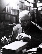 gadda in his library